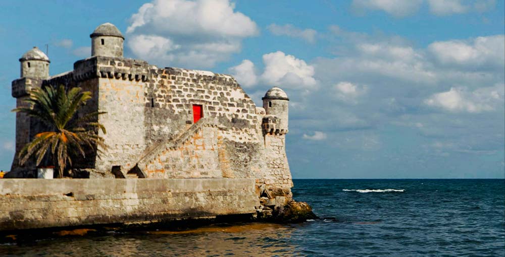 Stunning image of a castle at Cojimar: Hemingway’s Inspiration