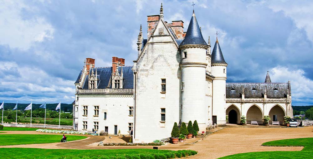 Loire Valley in spring: Where history, nature, and beauty blossom in harmony.