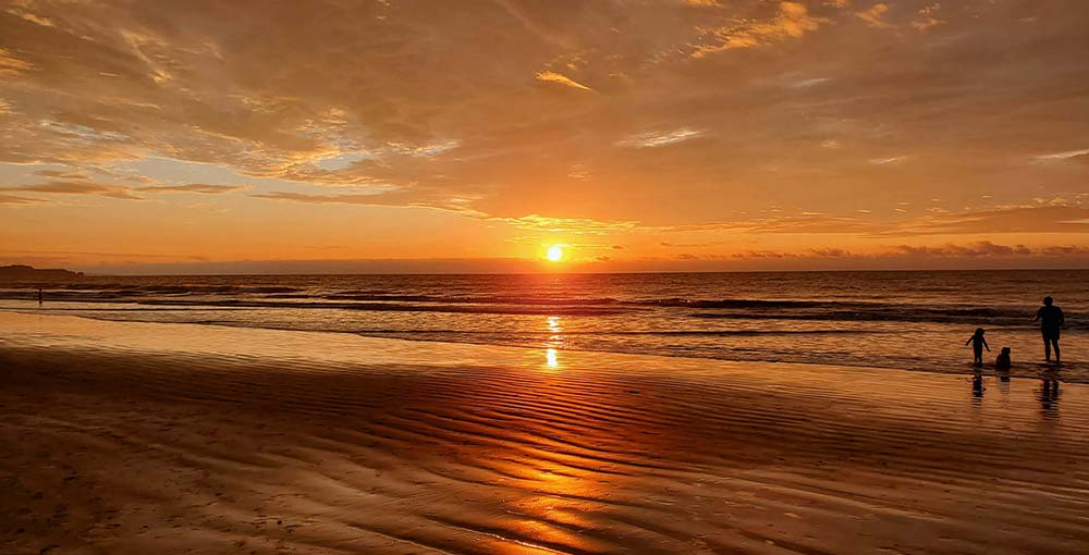 Sunset at Tonsupa beach