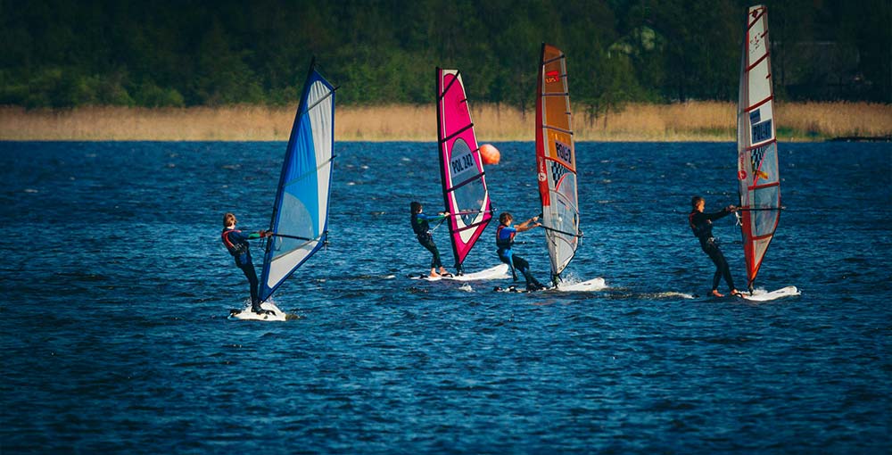 a groupd of people wind surfing