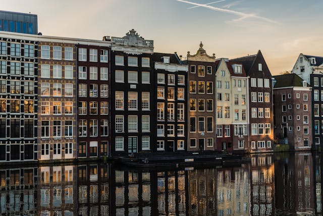 Personalized Amsterdam Walk Tour and Refreshments Included